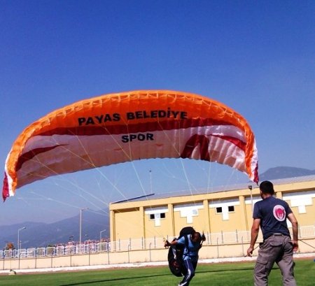 Adrenalin Tutkunları Yamaç Paraşütünde Buluşuyor
