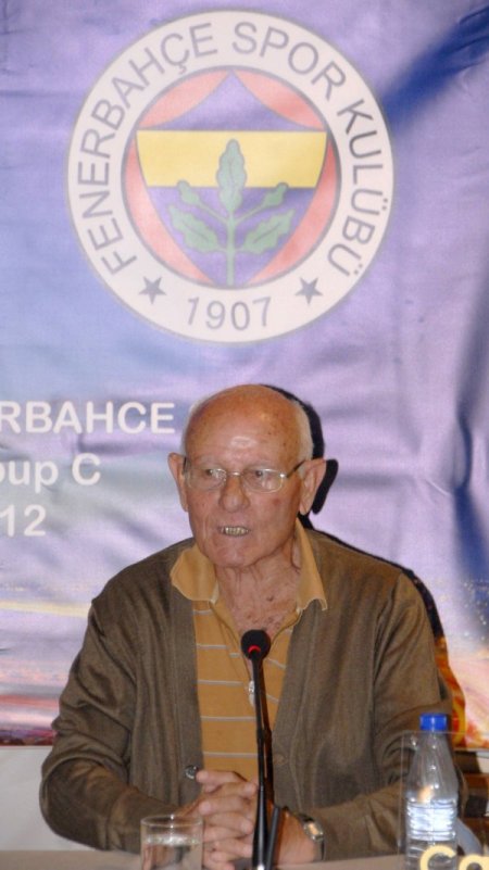 AEL: UEFA tarafından tanınan ülkenin bayrağını engelleme girişimimiz olamaz