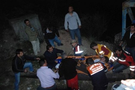 AFAD, dereye düşen gençleri nefes kesen operasyonla kurtardı