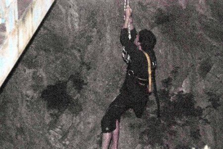 AFAD, dereye düşen gençleri nefes kesen operasyonla kurtardı