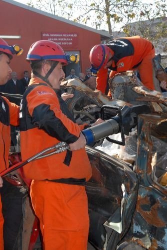 Afet Ve Acil Durum Müdahale Aracı Tatbikatla Tanıtıldı