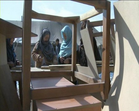 Afgan Kadın Marangozlar Erkeklere Taş Çıkartıyor