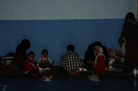 Afgan mülteciler, Sivas'ta spor salonunda konaklıyor