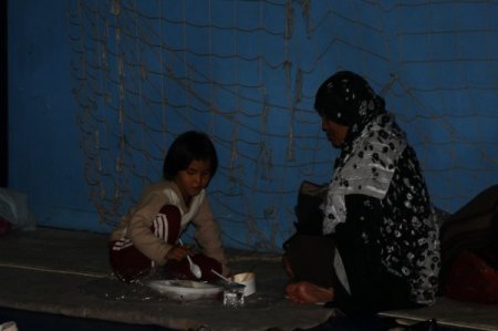 Afgan mülteciler, Sivas'ta spor salonunda konaklıyor