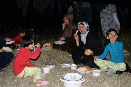 Afgan mülteciler, Sivas'ta spor salonunda konaklıyor