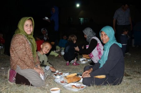 Afgan mülteciler, Sivas'ta spor salonunda konaklıyor