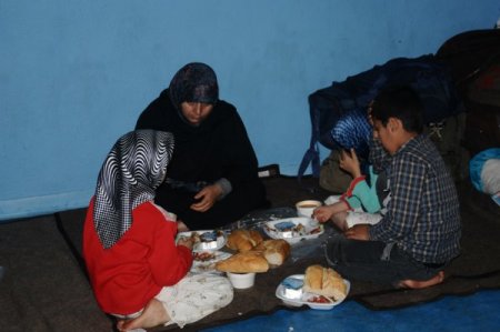 Afgan mülteciler, Sivas'ta spor salonunda konaklıyor