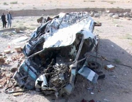 Afganistan’da Otobüs Kazası: 35 Ölü