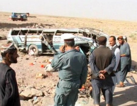 Afganistan’da Otobüs Kazası: 35 Ölü