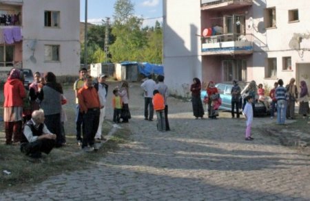 Afganlar, Kars’ta halkın ekmeğine ortak oldu