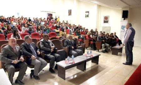 'Afrika'da insanlar açlıktan ölüyor, Türkiye'de 6 milyon ekmek çöpe gidiyor'