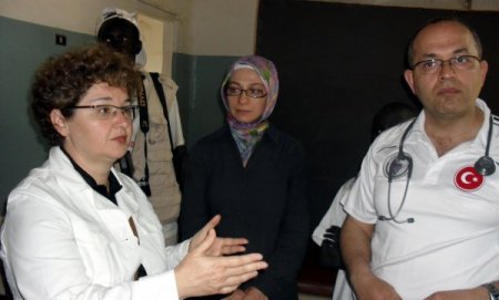Afrika’daki Olaylar Dünyaya Küstürdü; Türk Doktorlar Hayata Döndürdü