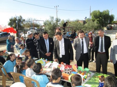 Afrikalı öğrenciler aşure dağıttı