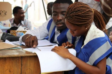 Afrika'nın örnek demokrasisi Gana'da 13 milyon sandığa gitti