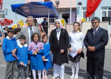 Afyonkarahisar'da 137 Bin Öğrenci Karne Tatiline Girdi