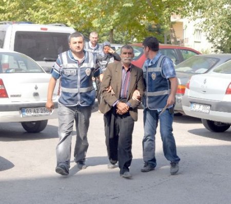 Afyonkarahisar'da 3 Kişinin Öldüğü Cinayetle İlgili Gözaltına Alınan 6 Sanık Adliyeye Çıkarıldı