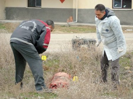 Afyonkarahisar'da Başı, Kolları Ve Bacakları Kesilerek Vücudundan Ayrılmış Erkek Cesedi Bulundu