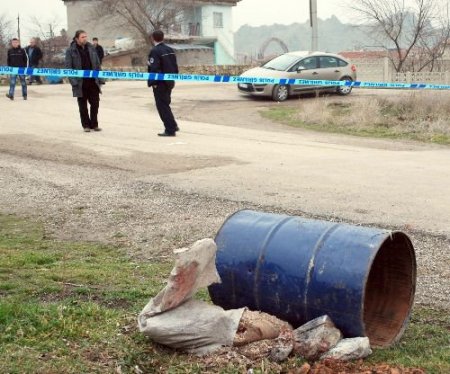 Afyonkarahisar'da Başı, Kolları Ve Bacakları Kesilerek Vücudundan Ayrılmış Erkek Cesedi Bulundu