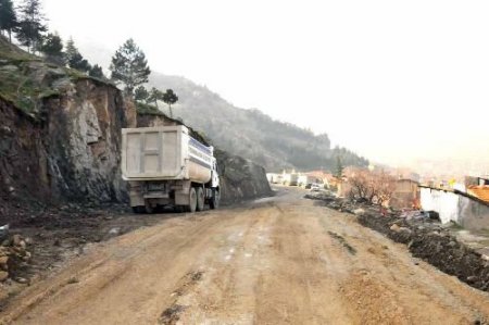 Afyonkarahisar'da Belediyenin Açtığı Yeni Yol Şehir Merkezindeki Trafik Yoğunluğunu Azaltacak