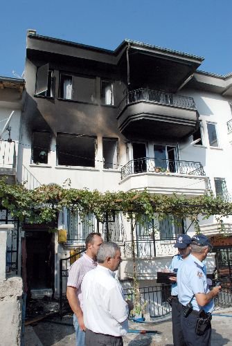 Afyonkarahisar'da Doğal Gazlı Evde Çıkan Yakın Mahalleliyi Korkuttu