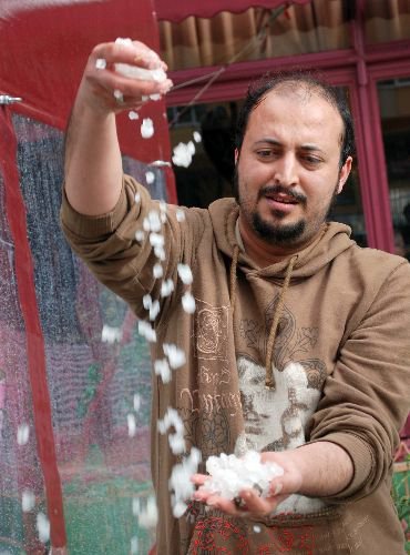 Afyonkarahisar'da Fındık Büyüklüğünde Yağan Dolu Hayatı Olumsuz Etkiledi