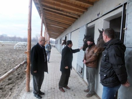 Afyonkarahisar’da termal otel müşterileri için atlı koşu pisti yapılıyor