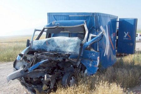 Afyonkarahisar'da Trafik Kazası: 1 Ölü, 1 Yaralı