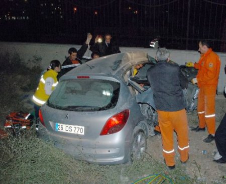 Afyonkarahisar'da Trafik Kazası: 1 Ölü, 14 Yaralı