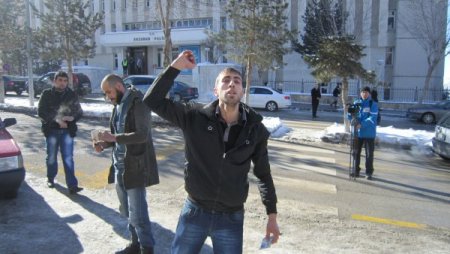 Ağabeyi 56 yıl ceza alan kardeşler, kimliklerini yakıp, hakime tehdit yağdırdı