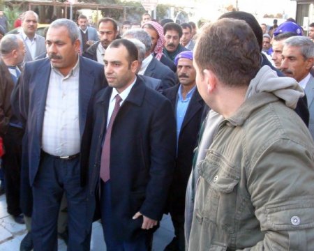 Ağabeyine benzeyen iş adamı bıçaklandı