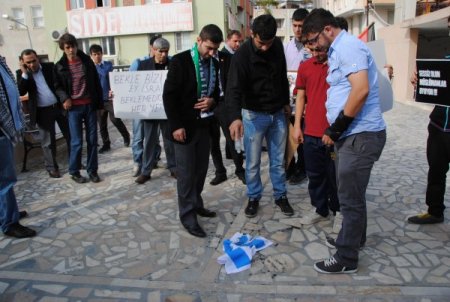 AGD Manavgat'ta İsrail bayrağı yakarak Gazze saldırılarını lanetledi