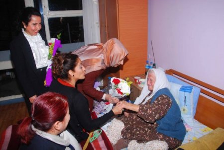 AGİD Kadın Komisyonu huzurevini ziyaret etti