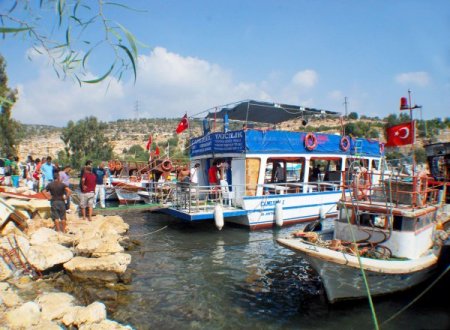 AGİD üyeleri hem daldı hem Kızkalesi’nin manzarasını paraşütle izledi