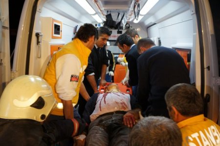 Ağır yaralı sürücü sıkıştığı yerden güçlükle çıkarıldı