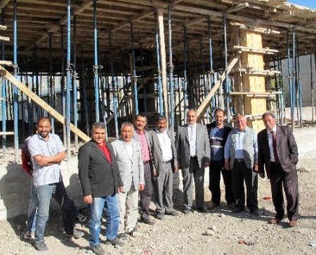 Ağrı Belediyesi, taziye evi yapımını sürdürüyor