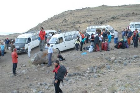 Ağrı Dağı'na Yapılan Zirve Tırmanışında Zafer Bayramı Anısına Türk Bayrağı Açıldı