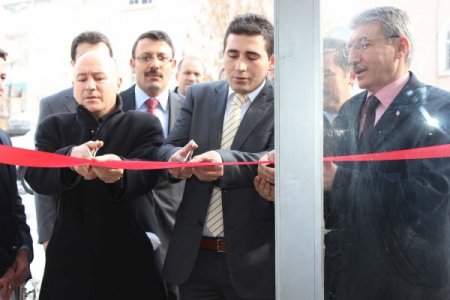 Ağrı Gençlik Merkezi hizmete açıldı
