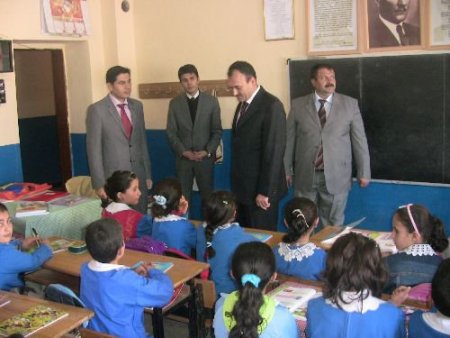 Ağrı Milli Eğitim Müdürü Yılmaz Okulları Ziyaret Etti