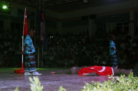 Ağrı Protokolü Erzurum'da Türkçe Olimpiyatları'na Katıldı