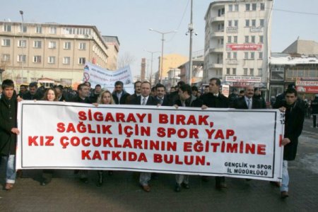 Ağrı Vali Yardımcısı Güven, Sigaraya Harcadığı Parayla Kız Çocuklarının Eğitimine Katkı Sağlayacak