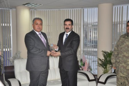 Ağrı Valisi Tekinarslan, protokolle Patnos'a çıkarma yaptı