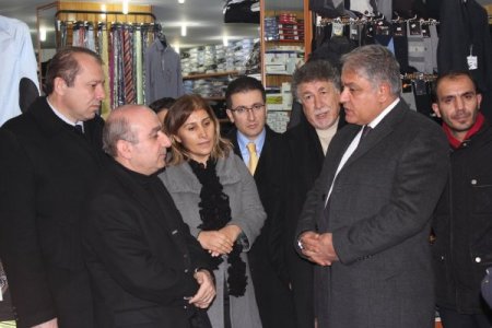 Ağrı Valisi'nin akşam vakti esnaf ziyareti Doğubayazıtlıları şaşırttı