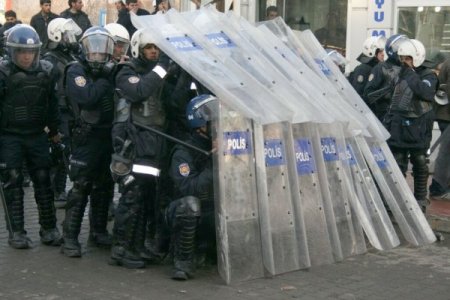 Ağrıda Bdp Mitinginin Ardından Olaylar Çıktı