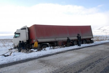 Ağrı'da Hava Sıcaklığı Sıfırın Altında 24 Dereceyi Gördü
