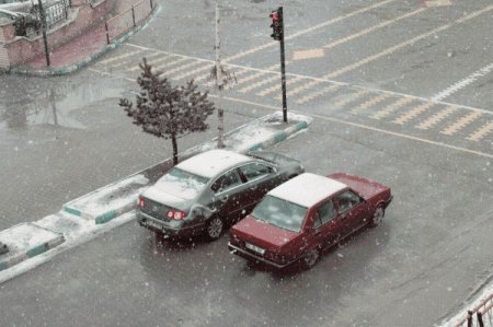 Ağrı’da Kar Yağışı Uçak Seferlerini Etkiliyor