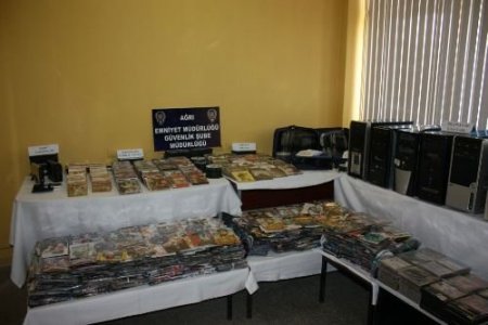 Ağrı'da Korsan Cd Operasyonunda 6 Kişi Gözaltına Alındı