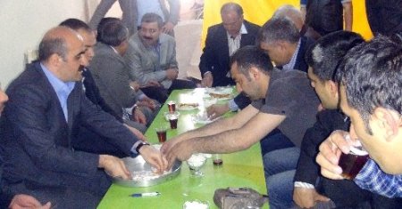 Ağrı'da öğrenciler yararına kermes düzenlendi