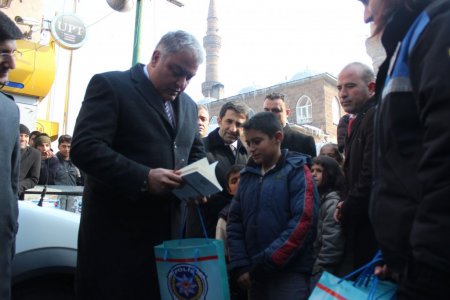 Ağrı'da 'Silaha Değil, Kaleme Sarılalım' projesi başlatıldı