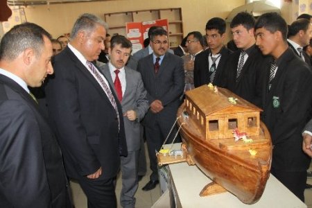 Ağrı’da TÜBİTAK Bilim Fuarı açıldı