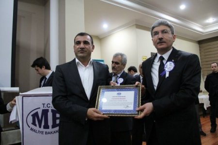 Ağrı'da vergi rekortmenleri ödüllendirildi